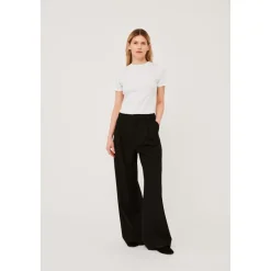 Agnes Roundneck T-shirt