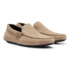 Beige semskede mokasiner med logodetaljer
