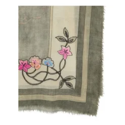 Blomstrete brodert skjerf