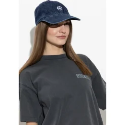 Caps