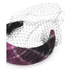 Elegant hårbøyle for hår i nyanser av lilla og svart med dekorativt mesh.
