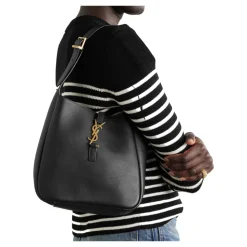 Le 5 À 7 Supple Small Bag