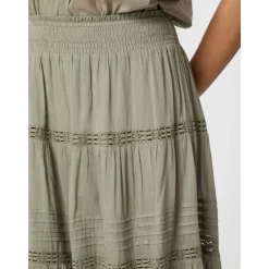 Røykgrønn Voile Maxi Skjørt med Blonde Detaljer