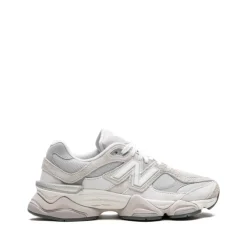 Sneaker i Nøytrale Toner med Futuristisk Silhuett