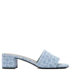 Stilige sandaler for sommerantrekk
