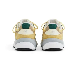 990v6 Made in USA Sneakers